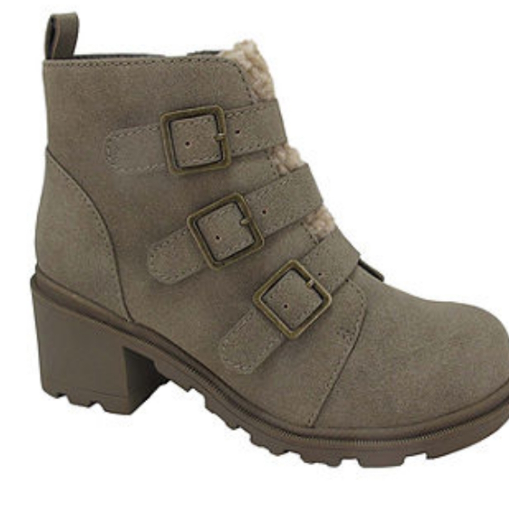 Little girls boots:)